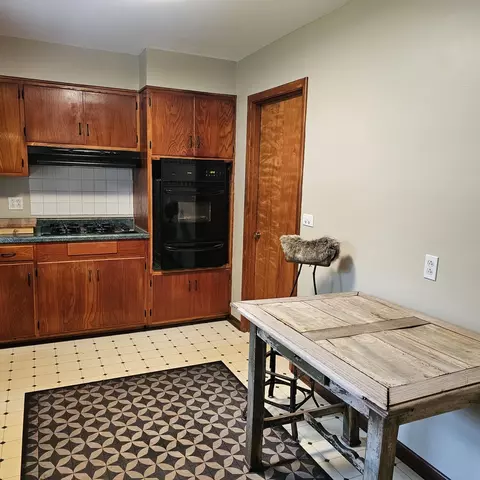 Kitchen - 6 Johnson St, East Dundee, IL 60118 photo 3 of 3