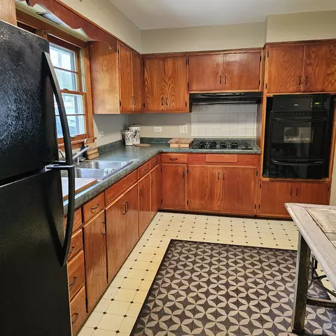 Kitchen - 6 Johnson St, East Dundee, IL 60118 photo 1 of 3