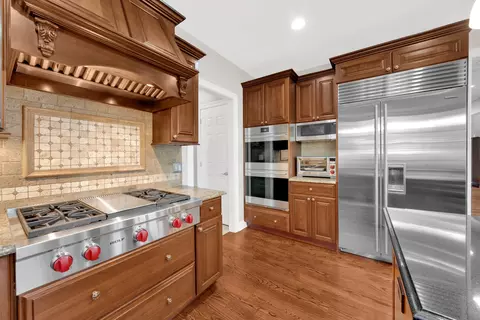 Kitchen - 610 Greendale Rd, Glenview, IL 60025 photo 4 of 5
