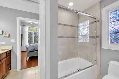 Bath - 610 Greendale Rd, Glenview, IL 60025 photo 7 of 9