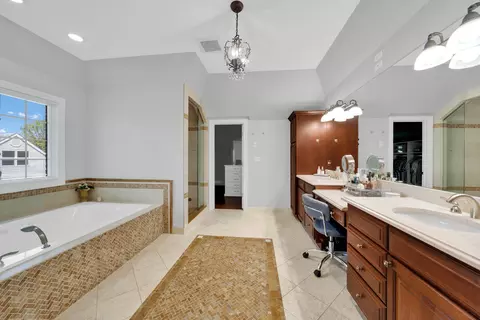 Bath - 610 Greendale Rd, Glenview, IL 60025 photo 5 of 9