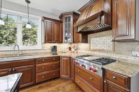 Kitchen - 610 Greendale Rd, Glenview, IL 60025 photo 3 of 5