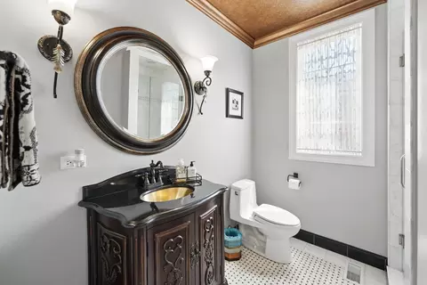 Bath - 610 Greendale Rd, Glenview, IL 60025 photo 1 of 9
