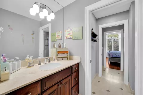 Bath - 610 Greendale Rd, Glenview, IL 60025 photo 8 of 9