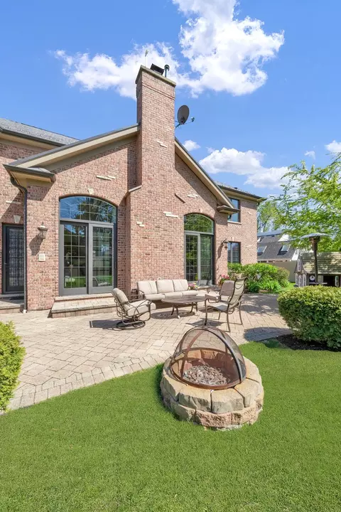 Exterior - 610 Greendale Rd, Glenview, IL 60025 photo 4 of 6