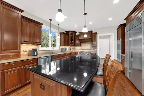 Kitchen - 610 Greendale Rd, Glenview, IL 60025 photo 2 of 5