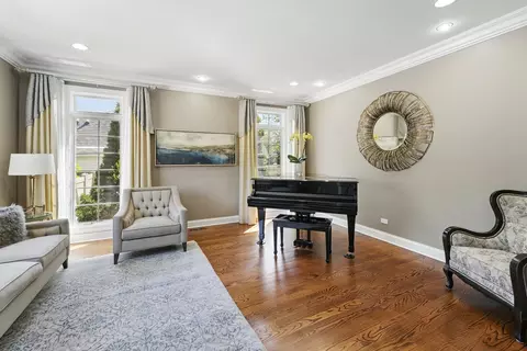 Living - 610 Greendale Rd, Glenview, IL 60025 photo 1 of 4