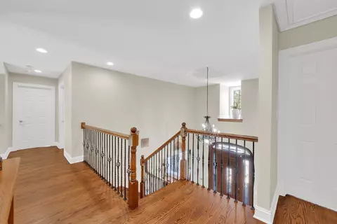Entry Way - 610 Greendale Rd, Glenview, IL 60025 photo 2 of 3