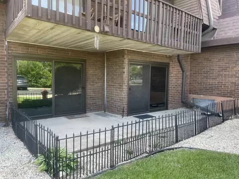 1616 Richmond Cir #101, Joliet, IL 60435