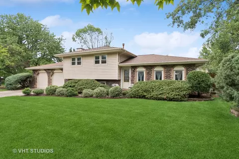 253 Waxwing Ave, Naperville, IL 60565