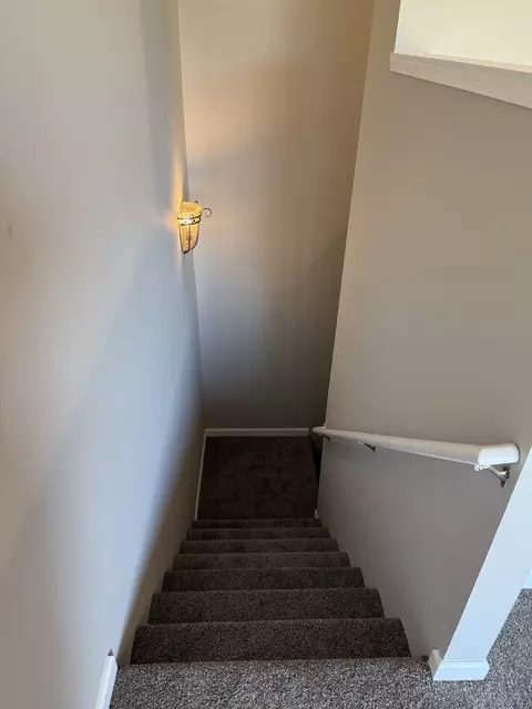 Entry Way - 2502 Alpha Ct E, Dekalb, IL 60115 photo 4 of 5
