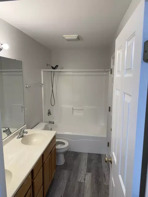 Bath - 2502 Alpha Ct E, Dekalb, IL 60115 photo 1 of 6