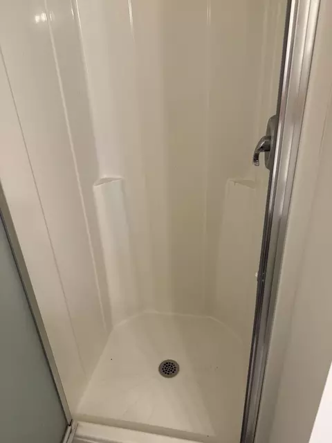 Bath - 2502 Alpha Ct E, Dekalb, IL 60115 photo 6 of 6
