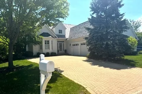 1775 W Newport Ct, Lake Forest, IL 60045