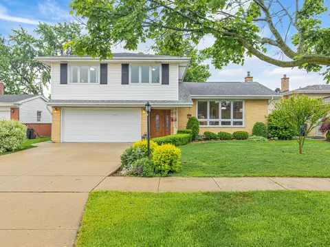 165 Lance Dr, Des Plaines, IL 60016