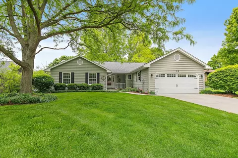 19 Greenridge Rd, Elgin, IL 60120