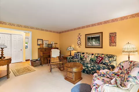 19 Greenridge Rd, Elgin, IL 60120 photo 5