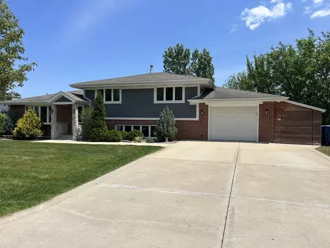 8519 S 82nd Ct, Hickory Hills, IL 60457