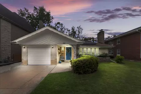 464 Northgate Ct, Riverside, IL 60546 photo 2