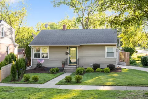 124 N West End Ave, Westmont, IL 60559