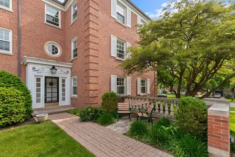 1412 Hinman Ave #2W, Evanston, IL 60201