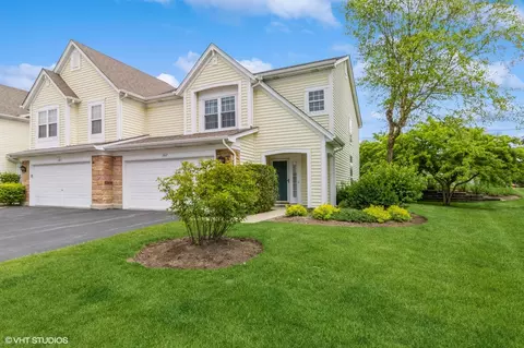 367 S Crown Ct, Palatine, IL 60074