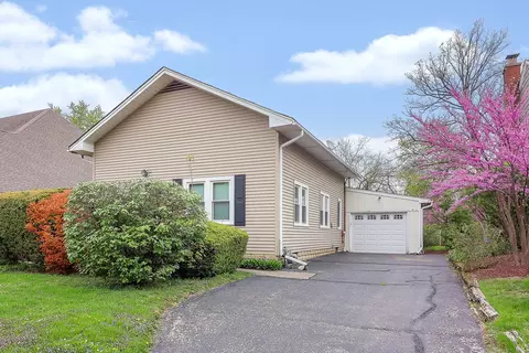 223 Bryant Ave, Glen Ellyn, IL 60137