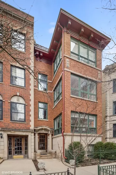 438 W Oakdale Ave #2, Chicago, IL 60657