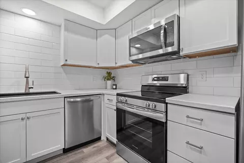 824 Mcgregor St #4, Bloomington, IL 61701 photo 3