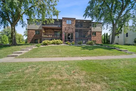 824 Mcgregor St #4, Bloomington, IL 61701
