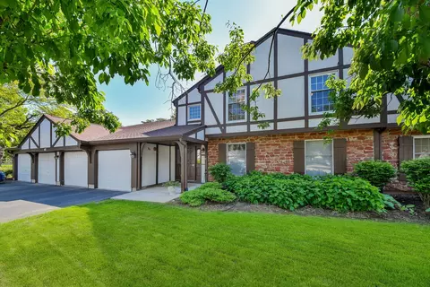 42 Plymouth Ct #202B, Naperville, IL 60565