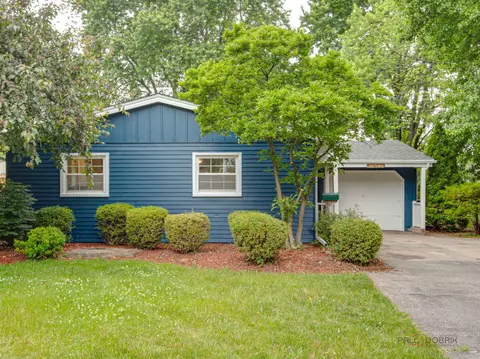 36586 N Traer Ter, Gurnee, IL 60031