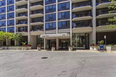 1560 N Sandburg Ter #4011J, Chicago, IL 60610