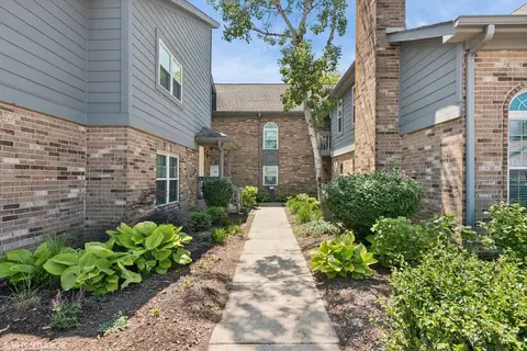 23 Foxcroft Rd #235, Naperville, IL 60565