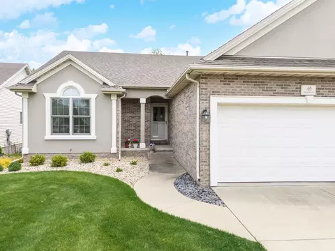 40 Inglewood Ln, Bloomington, IL 61704
