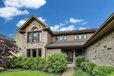 450 Newtown Dr, Buffalo Grove, IL 60089