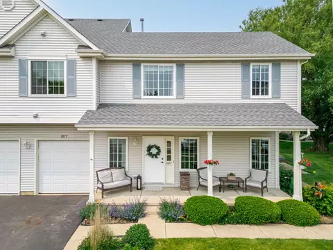 1077 Castleshire Dr, Woodstock, IL 60098