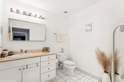 Bath - 8 E Randolph St #2407, Chicago, IL 60601 photo 1 of 1