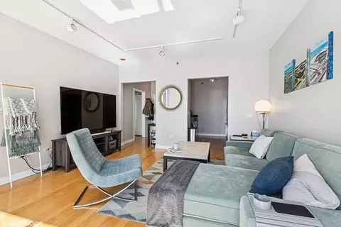 Living - 8 E Randolph St #2407, Chicago, IL 60601 photo 3 of 3