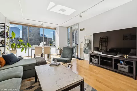 Living - 8 E Randolph St #2407, Chicago, IL 60601 photo 1 of 3