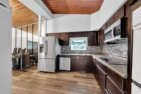 Kitchen - 15300 Parkside Dr, Markham, IL 60428 photo 2 of 2