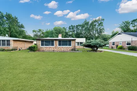 15300 Parkside Dr, Markham, IL 60428