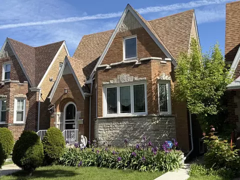 5946 W Cornelia Ave, Chicago, IL 60634