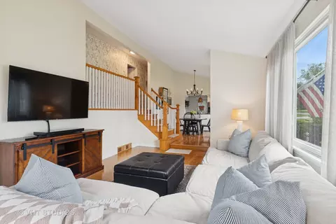 Living - 3105 Harrison St, Glenview, IL 60025 photo 1 of 2
