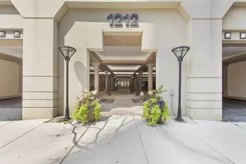 1212 N Lasalle St #2009, Chicago, IL 60610