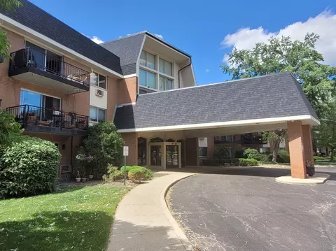 1188 Royal Glen Dr #211, Glen Ellyn, IL 60137