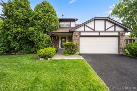 313 Deming Pl, Westmont, IL 60559