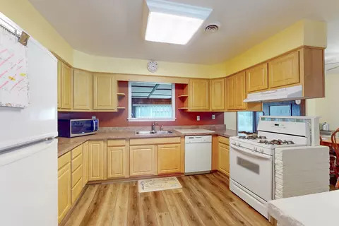 Kitchen - 143 Scott Dr, East Dundee, IL 60118 photo 2 of 2