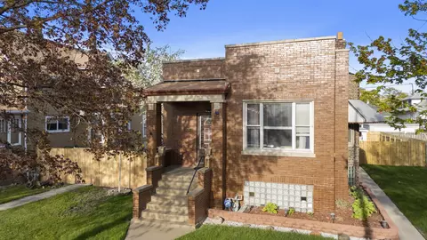 2625 S 60th Ct, Cicero, IL 60804