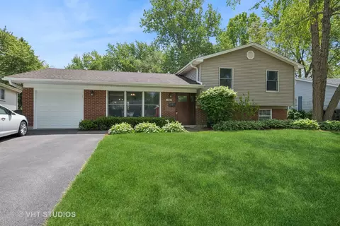 150 Red Bridge Rd, Lake Zurich, IL 60047